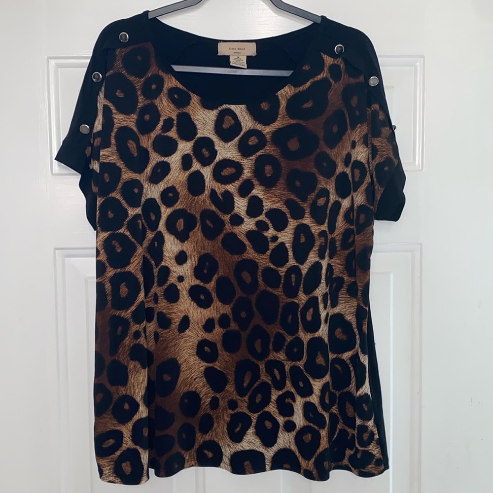 Bundle 2/$20 Diana Belle animal print woman’s blouse size 1X